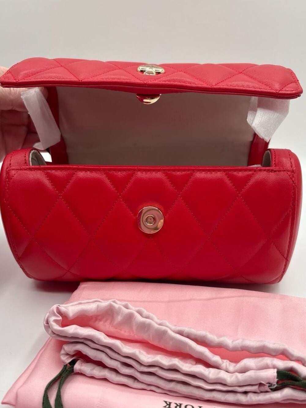 Kate Spade Heart to Heart 3D Heart Barrel Quilted Crossbody Bag in Ruby Red - Picture 4 of 6